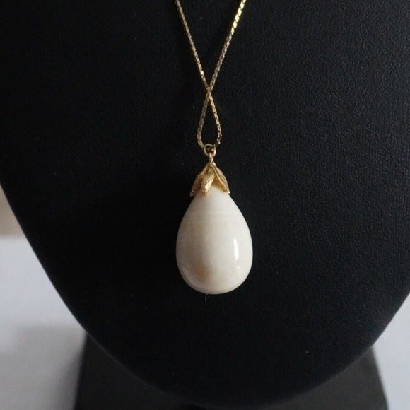 Teardrop Stone Pendant Necklace White on Gold Tone Chain - Picture 5 of 7